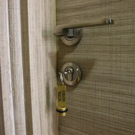 Metro Hotel 2*